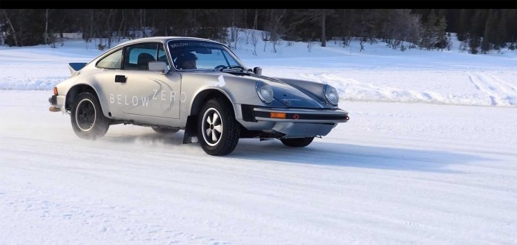 A primeira vez a conduzir um Porsche 911 sobre gelo