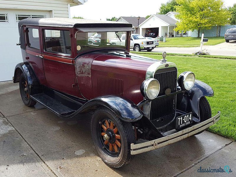 138-g 1928 OLDSMOBILE COUPE With Leggy Model PHOTO 